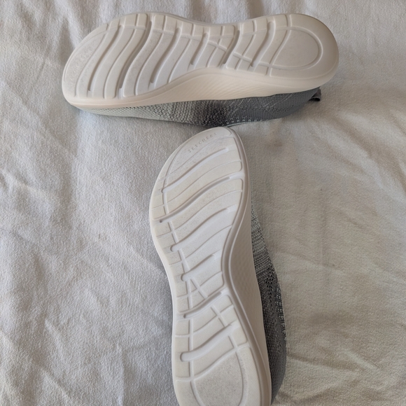 Skechers Gray and White Sneakers with Breathable Mesh and Slip-On Design - Picture 2 of 4